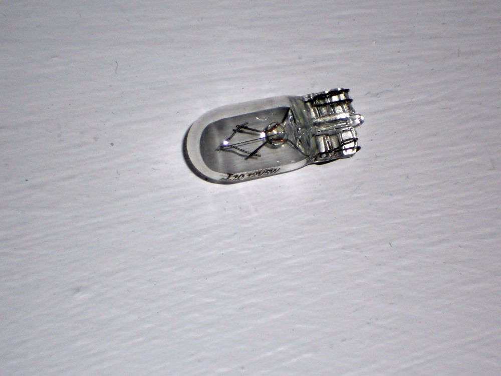 Лампа 5W 12V W2/1x9/5 T10 бесцокольная