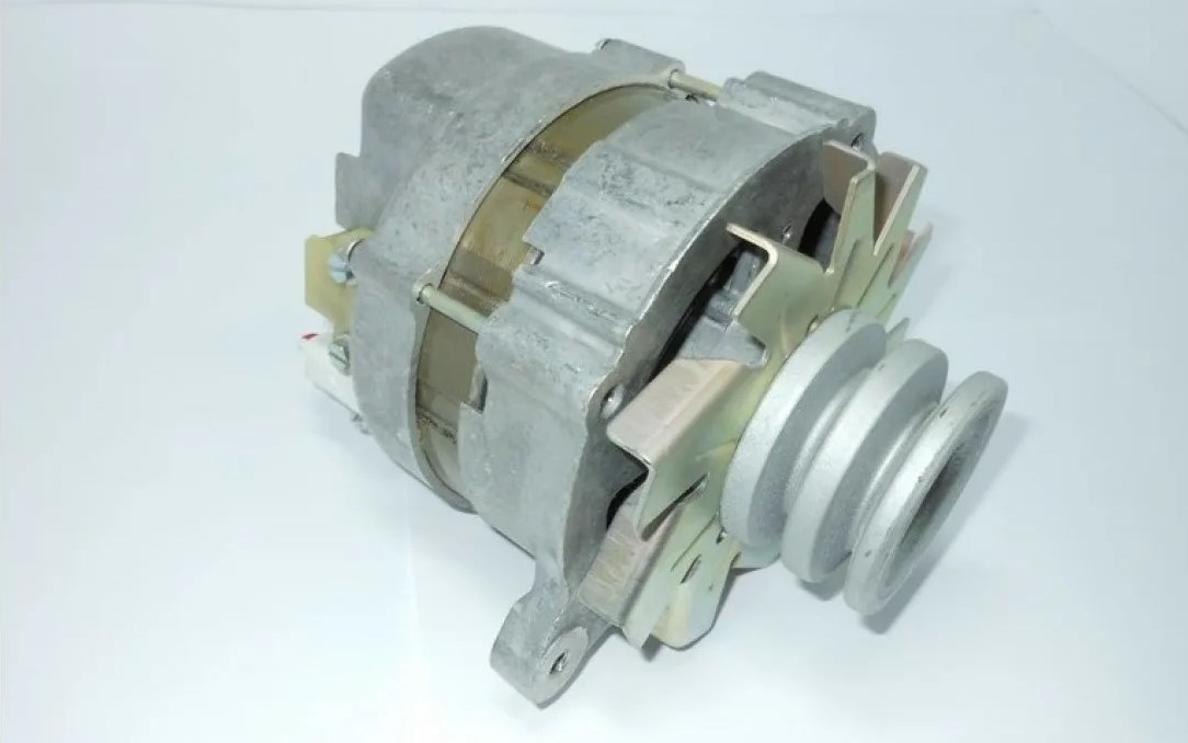 Генератор ГАЗ-33104 дв.Д-245.7 14В 65А (замена на 1631.3701-04) КЗАТЭ (ЗиТ)