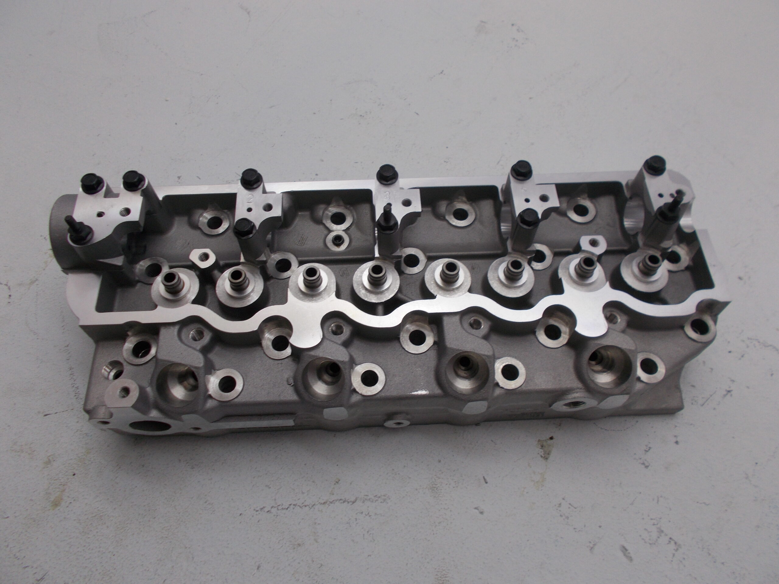 Головка блока цилиндров MITSUBISHI L300/ PAJERO (87-94) 4D56T / 4D56 ГОЛАЯ LINK