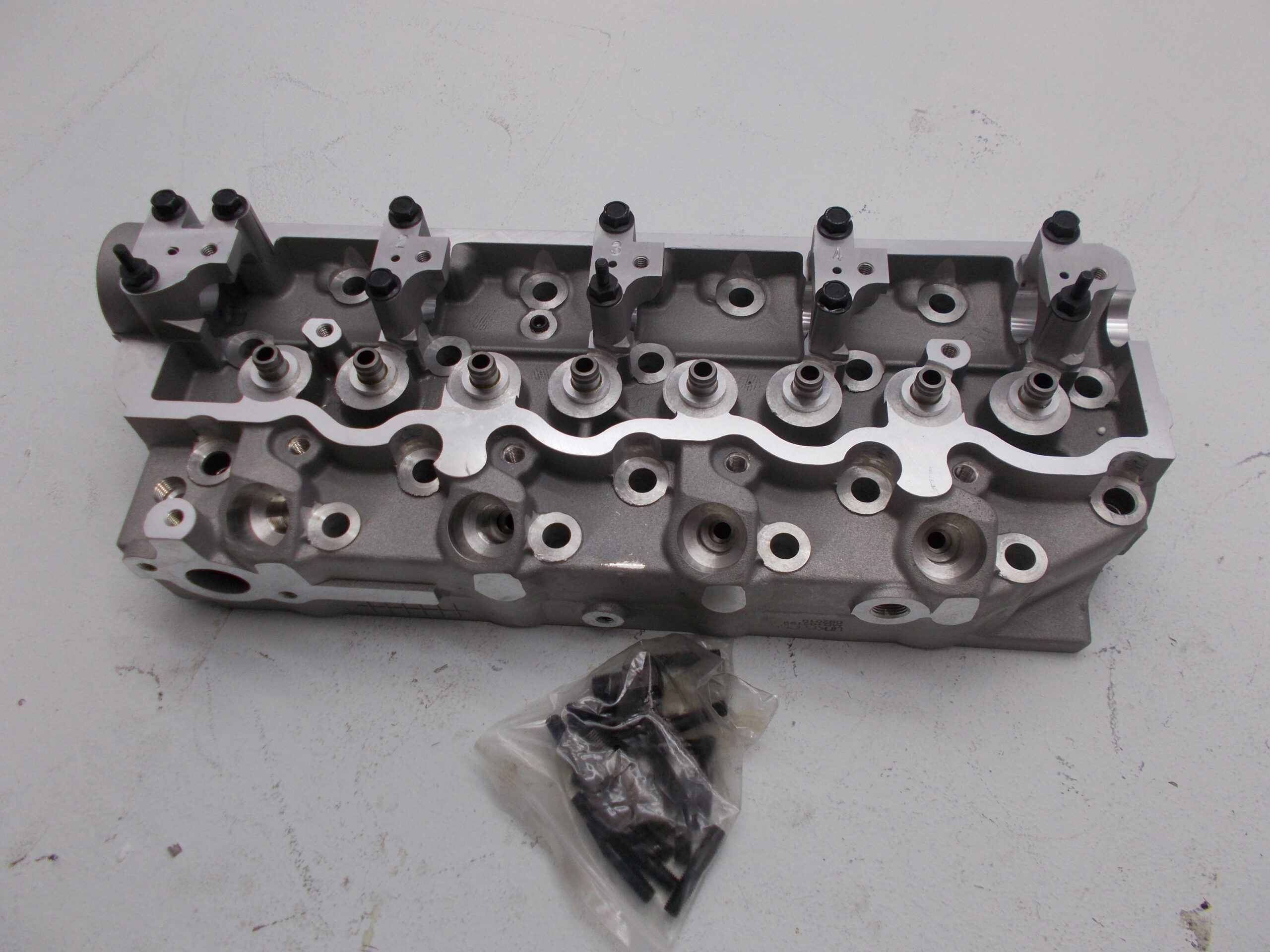 Головка блока цилиндров MITSUBISHI L300/ PAJERO (87-94) 4D56T ГОЛАЯ LINK