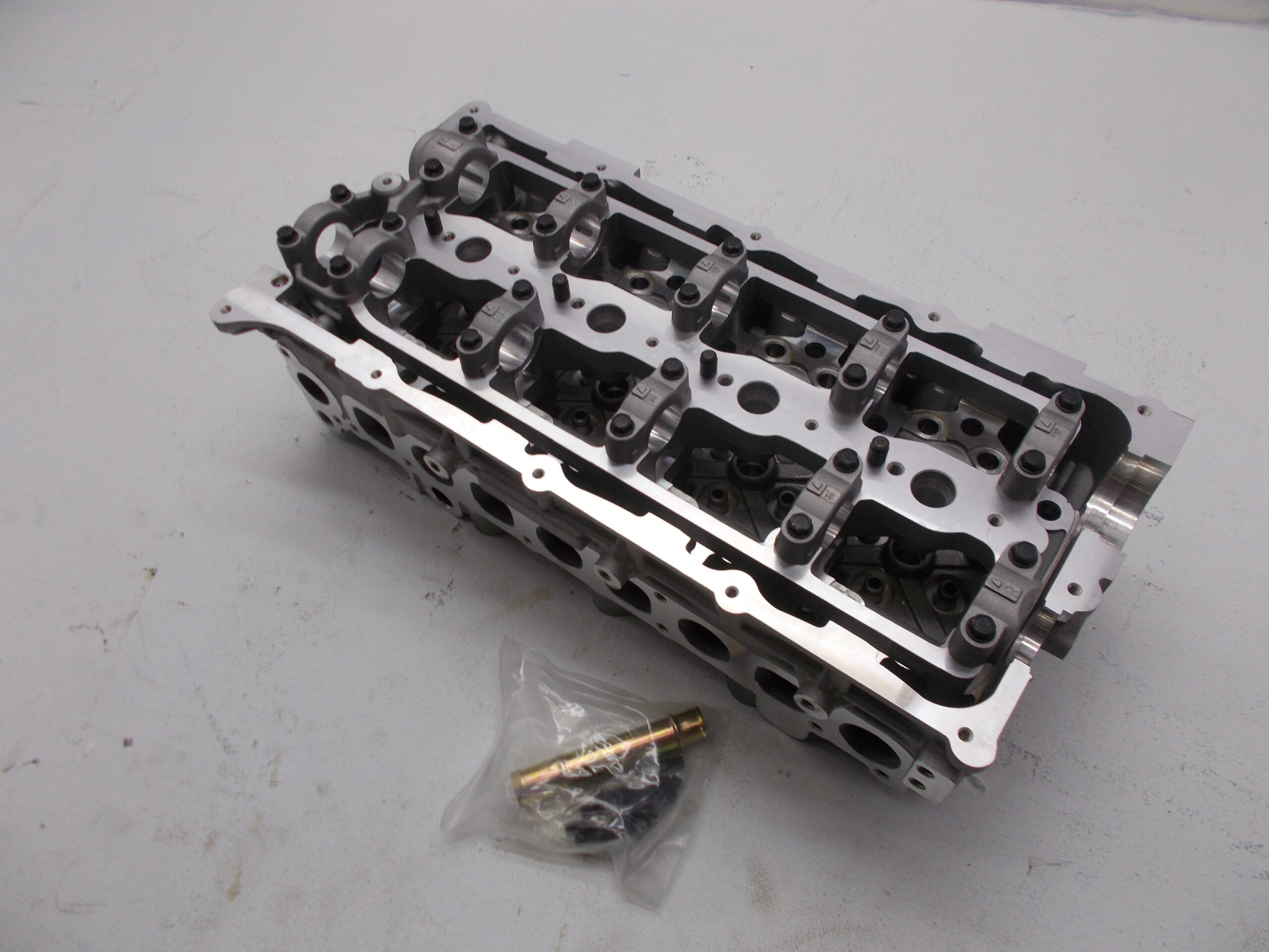Головка блока цилиндров HYUNDAI D4CB / KIA SORENTO 2.5 ГОЛАЯ LINK 22100-4A040