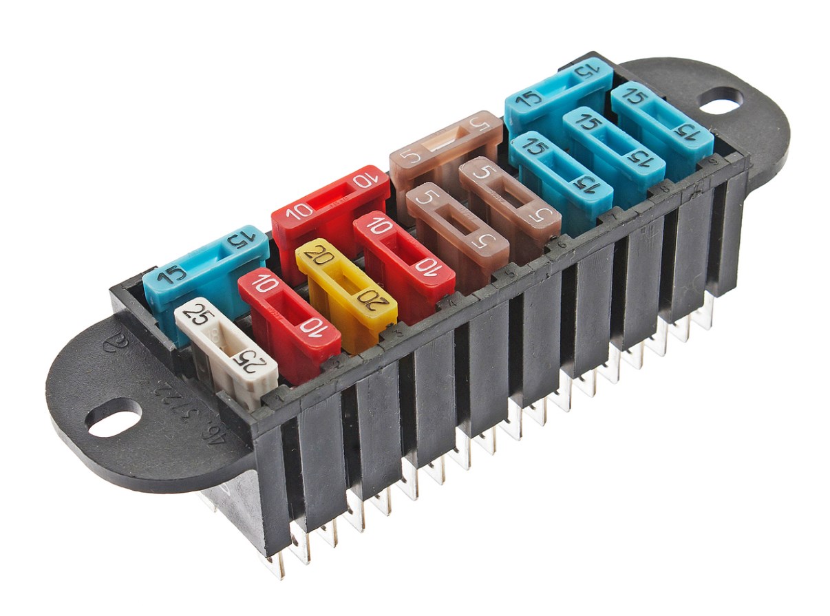 Блок предохранителей 3110,3302 нов.обр (флажки) AVTOELECTRICA